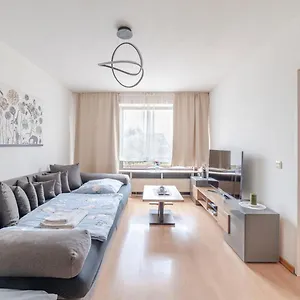  Apartment Schöne, Möblierte 2 Mit Balkon Und Tiefgarage